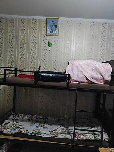 двухярусный кровать: Двухъярусная металлическая кровать с лестницей и защитными бортиками — 1