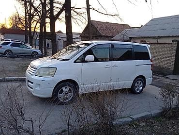 Toyota Noah: 2003 г., 2 л, Автомат, Бензин, Минивэн