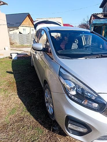 lada 2114: Kia Carens: 2017 г., 2 л, Автомат, Газ, Минивэн — 4