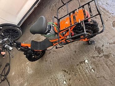 Электроскутер-грузовичок (оранжево-черный) - Тип: компактный