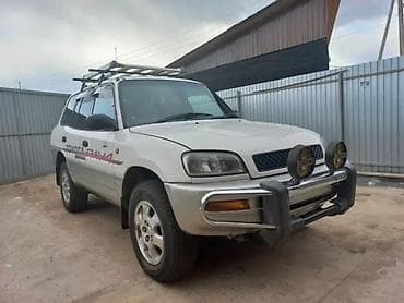 b class: Toyota RAV4: 1996 г., 2 л, Автомат, Бензин, Кроссовер — 3