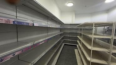 Бизнес үчүн жабдуулар: Продаеются торговые стелажи высота 230 см, ширина120 см. В количестве — 2