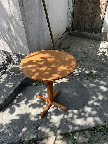 Круглый деревянный столик на центральной ножке с крестовидным — 1