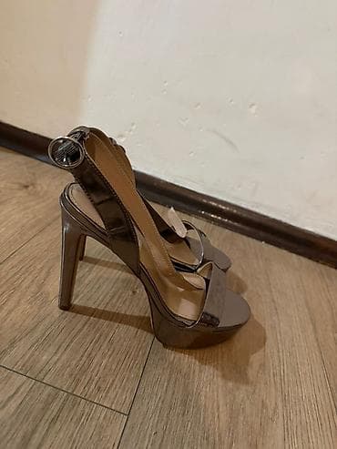 Сапоги: Лаковые женские босоножки на высоком каблуке и платформе. - Цвет — 1