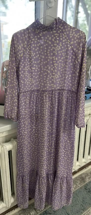 велюровая: Продам два платья в отличном состоянии (размер 42/S). 👗 Коричневое — 3