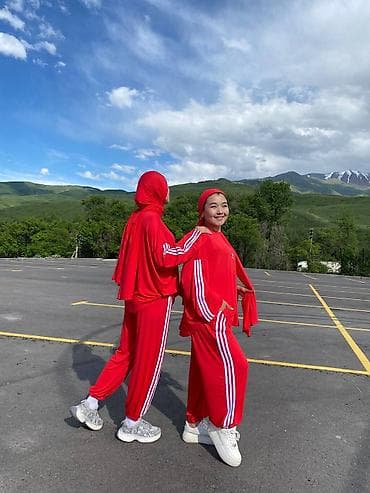 спортивный одежды: Женский спортивный комплект в скромном стиле - Комплектация — 3