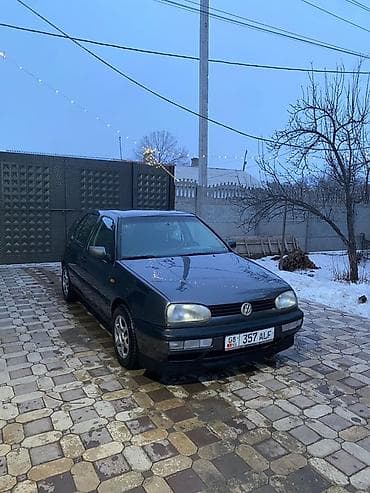 Volkswagen Golf: 1993 г., 1.8 л, Кол менен иштөөчү, Бензин, Хетчбек — 4