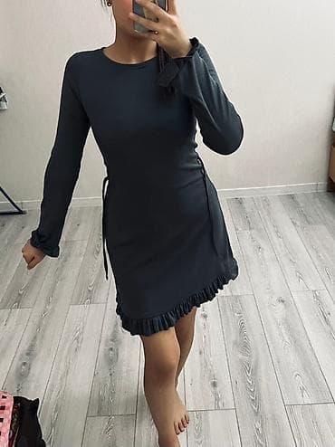 Джинсы: Элегантное женское мини-платье глубокого серого цвета с длинными — 2