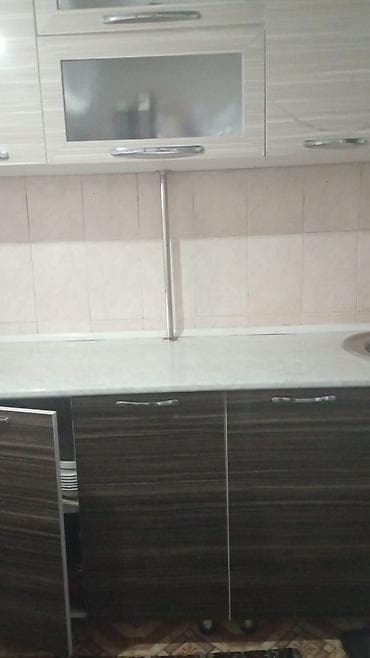 кухонный гарнитор: Кухонный гарнитур линейной планировки - Верхние шкафы с глянцевыми — 1