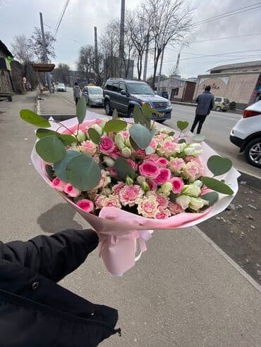 продавец цветов: Требуется флорист на дневную смену🌹 С опытом З/П ежедневно 💰 График — 3