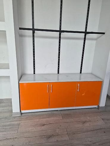 рекламный телевизор: Торговое оборудование для магазина/шоурума 1. 50000 4 - 4 штуки тумбы — 2