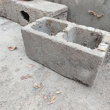 полублок: Шлакоблок (полый бетонный блок) с двумя продольными пустотами — 3