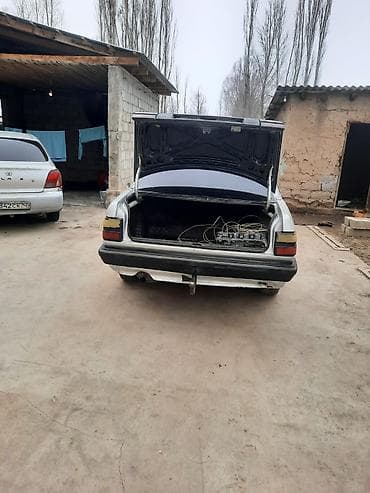 Audi: Audi 100: 1990 г., 1.8 л, Механика, Бензин, Седан — 4