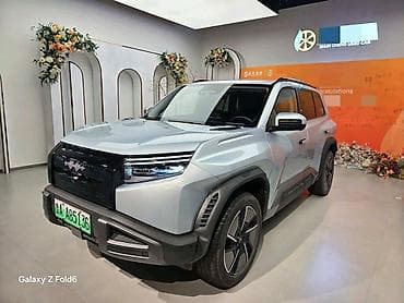 wuling mini ev: Электрический кроссовер (5 дверей, 5 мест) в светло‑сером цвете с — 2
