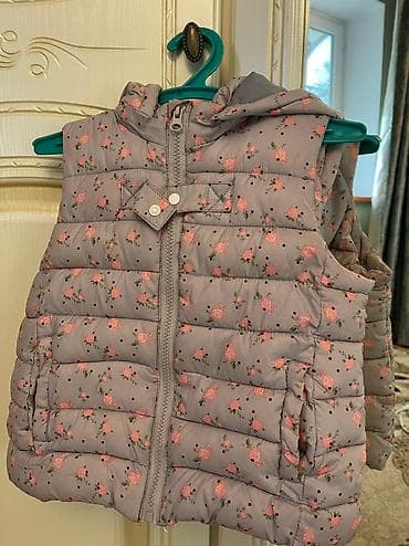 Жилетка на весну-осень. Размер на 2-4года. Состояние хорошее, почти