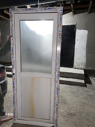 Пластиковые двери: ПВХ-дверь (уличная/балконная) с матовым стеклопакетом - Материал — 2