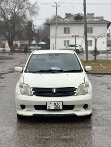 Toyota ist: 2002 г., 1.3 л, Автомат, Бензин, Хэтчбэк