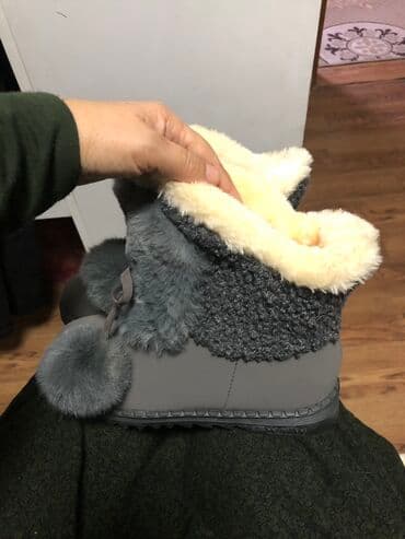 фирменный сапоги: Уги новый 36 размер не разу не одевали размер не подошло. Покупала в — 2