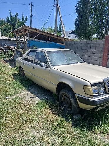 Mercedes-Benz W124: 1990 г., Седан