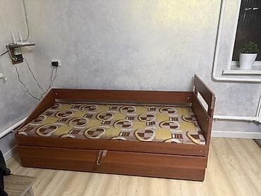 Цена договорная. Раскладная кровать-диван с выкатным вторым спальным