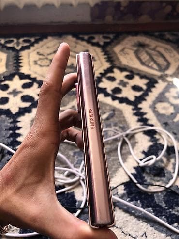 камеры видио: Samsung Galaxy Z Fold 2, Б/у, 256 ГБ, 1 SIM — 3