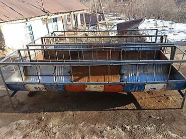 Кормушка для КРС/овец из металлической бочки на каркасе Описание: -