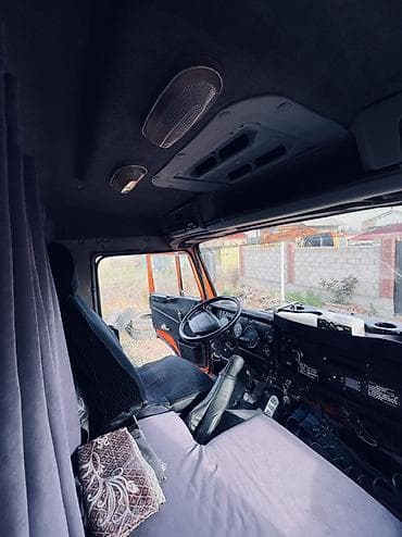 спальные гарнитур б у: КАМАЗ 6520 самосвал, оранжевый - Колесная формула 6x4 - — 6