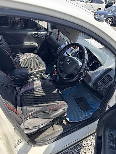 авто прикуриватель: Honda Fit: 2003 г., Хэтчбэк — 5