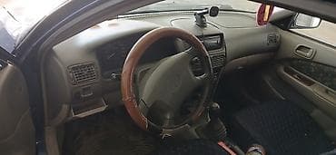 Транспорт: Toyota Corolla: 1995 г., Кол менен иштөөчү, Седан — 1
