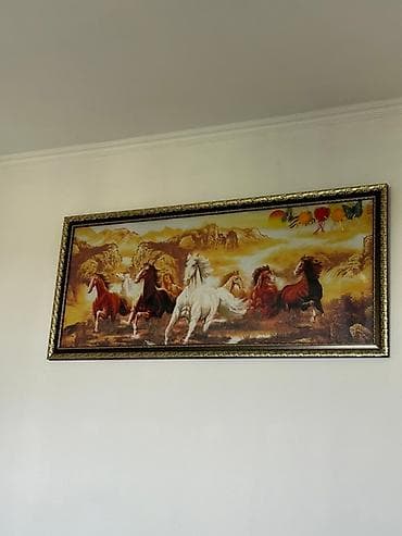 приз: Картина,ручной вышивки с изображением бегущих лошадей на фоне горного — 2