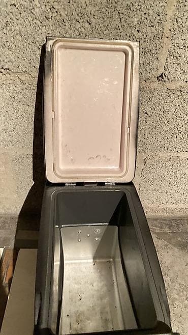 Автомобильный термоэлектрический холодильник-органайзер Убрали из за — 3