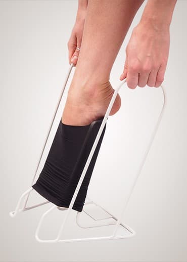 функциональная кровать для лежачих больных: Приспособление для надевания компрессионного трикотажа Ergoforma E — 2