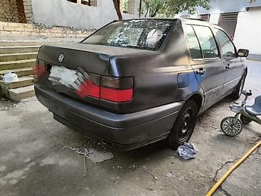 Volkswagen Vento: 1995 г., 1.8 л, Механика, Бензин, Седан — 2