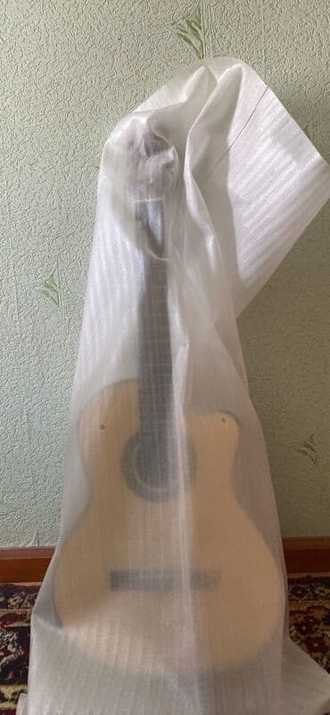 купить струны на классическую гитару: Классическая гитара с корпусом светло-коричневого цвета и темной — 4