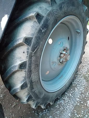 кабина мото: Трактор с кабиной Описание: - Полноценная кабина с панелью приборов — 3