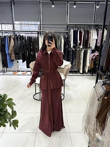 ex nihilo: Элегантное длинное платье бордового цвета с акцентом на бежевом — 5