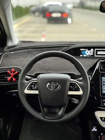 Транспорт: Toyota Prius: 2018 г., 1.8 л, Вариатор, Гибрид, Лифтбек — 10