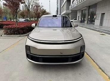 tesla model x: Электромобиль (кроссовер, 5‑дверный) премиум-класса в бежевом цвете — 1