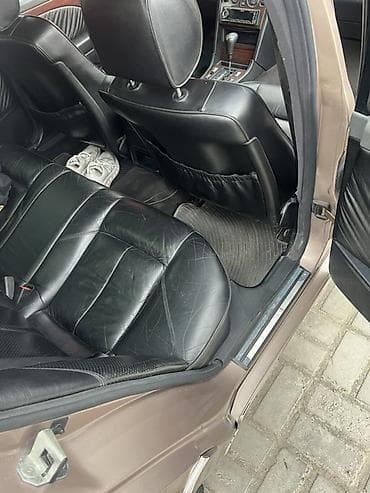 8 цилиндр: Mercedes-Benz C-Class: 1996 г., 2.8 л, Автомат, Бензин, Седан — 8
