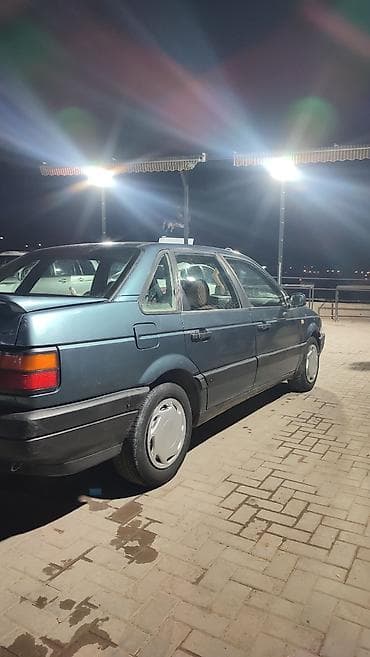 Volkswagen Passat: 1988 г., Кол менен иштөөчү, Бензин, Седан — 1