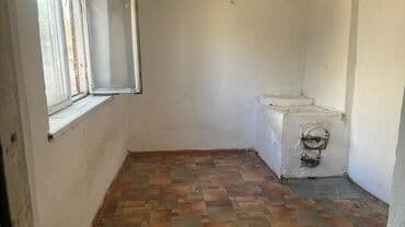 Сниму комнату: Сдается времянка две комнаты и прихожая, туалет и вода на улице, адрес — 1