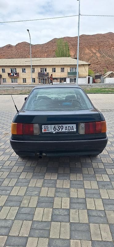 аудио систему: Audi 80: 1989 г., 1.6 л, Механика, Бензин, Седан — 5