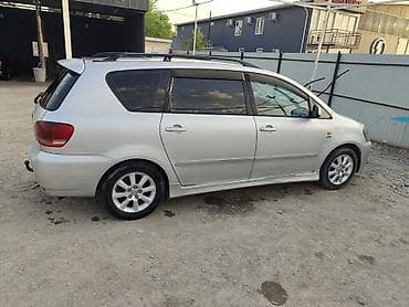 Toyota Verso: 2002 г., 2.4 л, Автомат, Бензин, Минивэн — 4