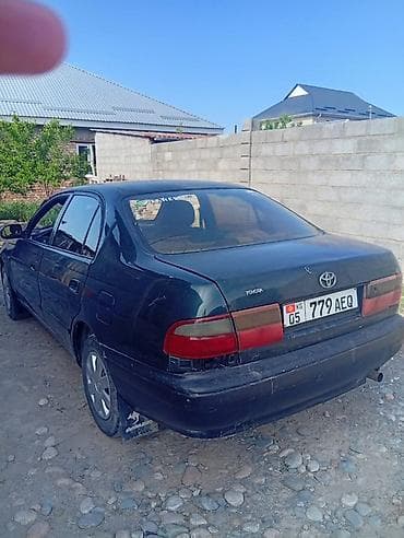 Toyota Carina E: 1997 г., 1.6 л, Механика, Бензин, Седан