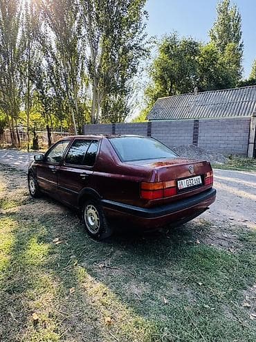 Продажа авто: Volkswagen Vento: 1993 г., 1.8 л, Механика, Бензин, Седан — 4