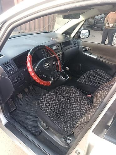 sprinter 4x4: Toyota Corolla Verso: 2003 г., 1.6 л, Ручные, Бензин, Хэтчбэк — 6