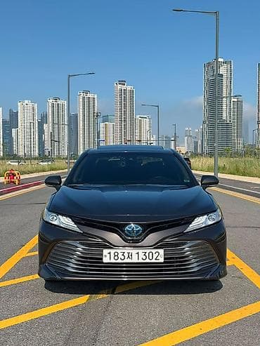 Toyota Camry: 2019 г., Гибрид, Седан