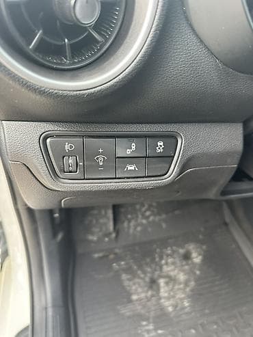 стекл: Kia Cerato: 2018 г., 1.6 л, Автомат, Бензин, Седан — 9