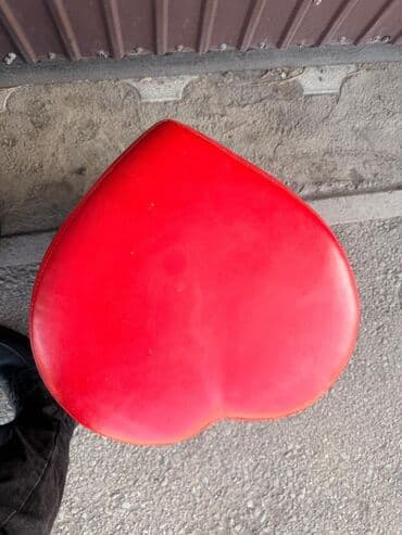 кожаный пуфик: Пуф «Сердце» 2 шт, компактный и яркий акцент для дома, кафе или — 2