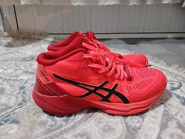 футбольный кроссовки: Красные кроссовки ASICS с высоким верхом, выполненные из комбинации — 4